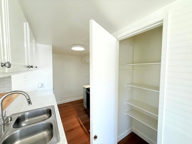 Building Photo - Fantastic Renovated 2 story - 2 bed + 1 ba...
