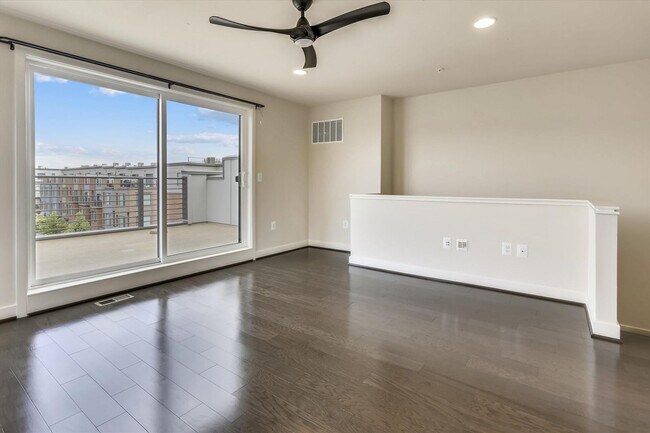 Building Photo - Luxury END-UNIT garage townhouse - 4BD/4.5BA!