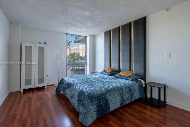 Building Photo - 3675 N Country Club Dr