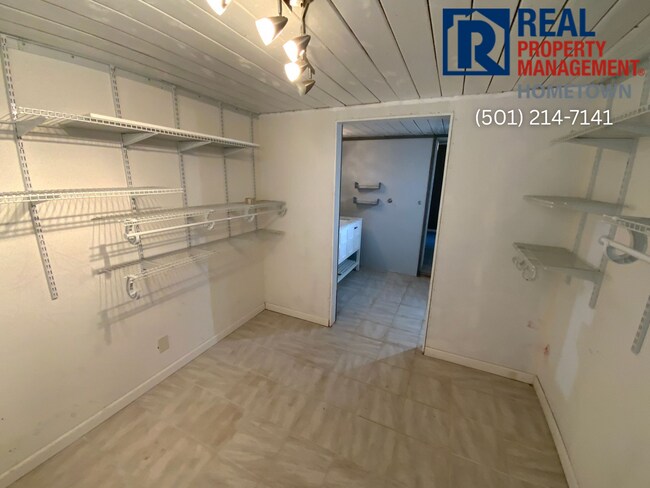 Building Photo - 4100 Driskill Dr