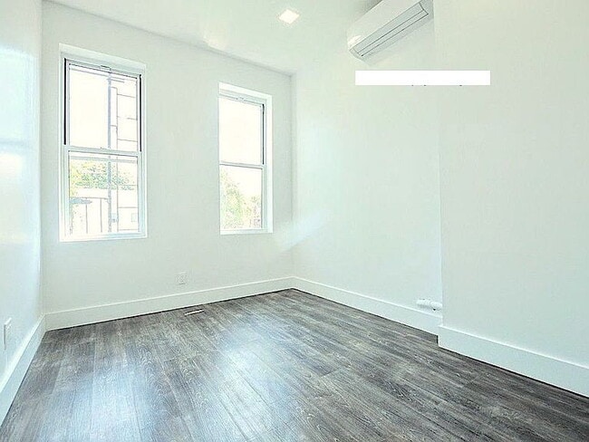 Building Photo - "Charming 2-Bed Oasis with Granite Touches...