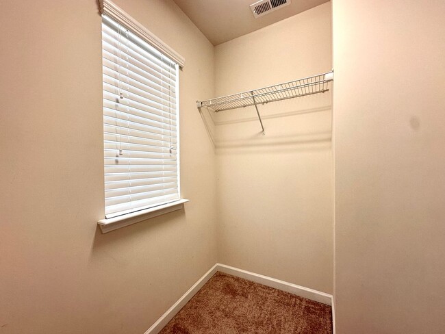 Building Photo - **MOVE IN SPECIAL!**Beautiful 3BR/2.5BA Home in Charlotte!