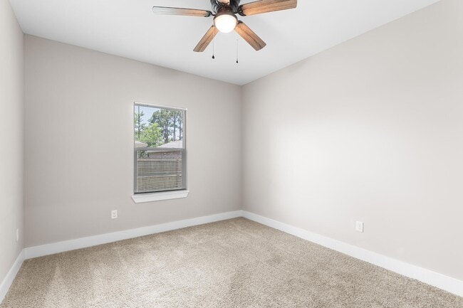 Building Photo - 5 Romana Ln