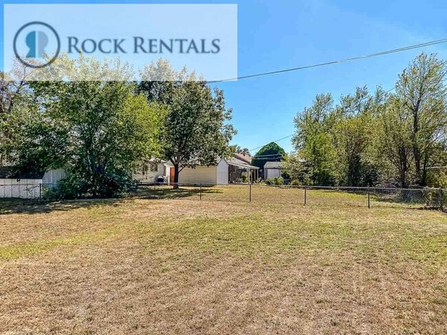 Building Photo - Updated 4 Bed 1 Bath near City Center