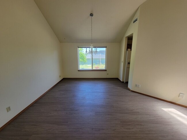 Building Photo - Prime Kennewick Location – 4 Bed, 2 Bath N...