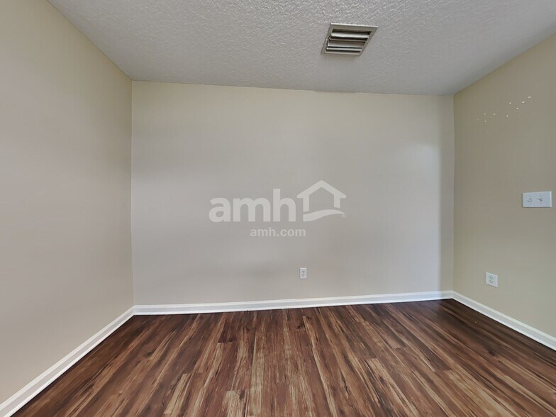 Building Photo - 705 Waterlily Way