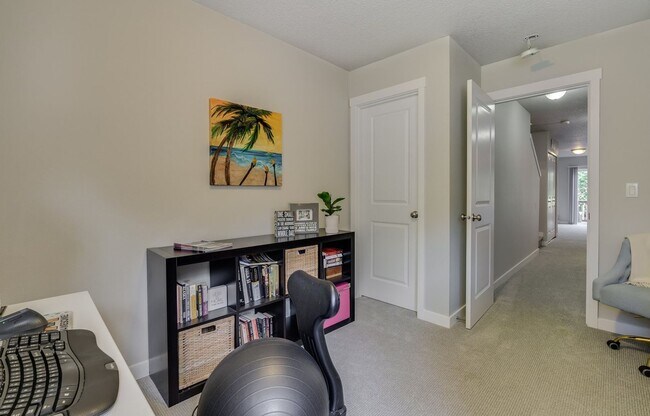 Building Photo - Spacious Happy Valley Townhome Featuring Three Bedrooms, Two Balconies & Attached Garage