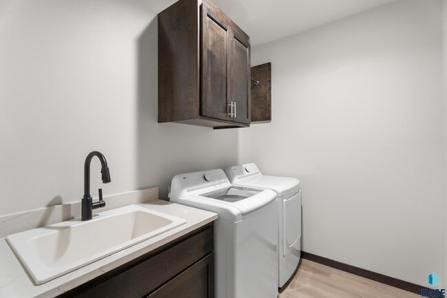 Building Photo - 1113 S Foss Ave