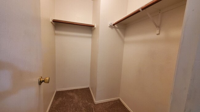 Building Photo - Spacious Four Bedroom