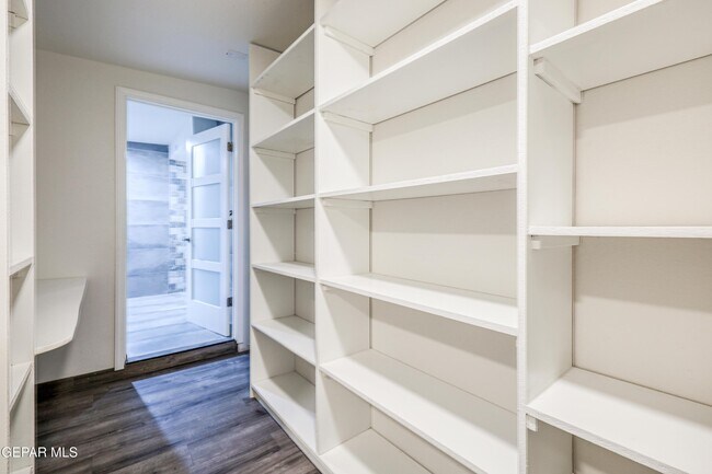 Building Photo - 5733 Saplinas Rd