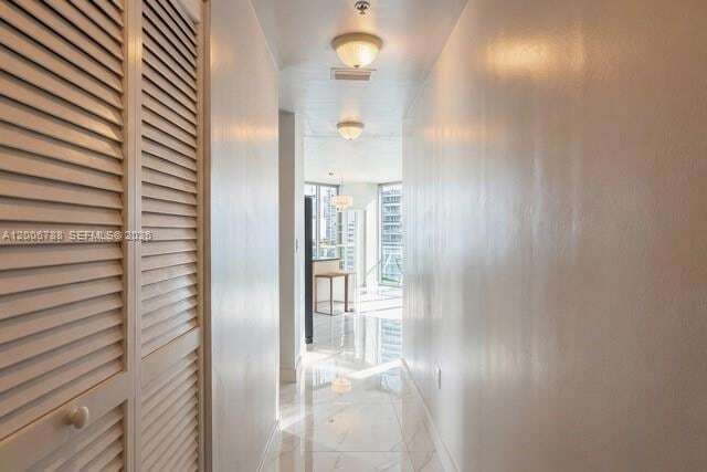 Building Photo - 1111 SW 1st Ave