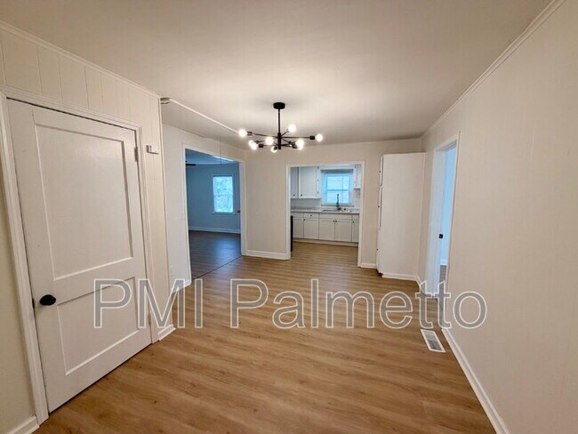 Building Photo - 725 Brooks Ave