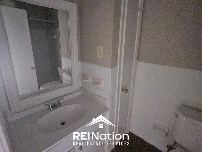 Building Photo - SPRAWLING 4BR/2BA MEMPHIS HOME! | Brick Fireplace & 2-Car Garage | Fenced Yard!