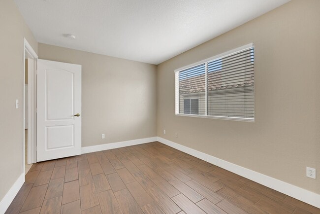 Building Photo - 2 bedroom condo in Henderson