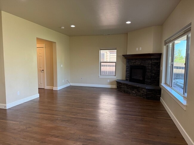 Building Photo - 3120 NE Marea Dr