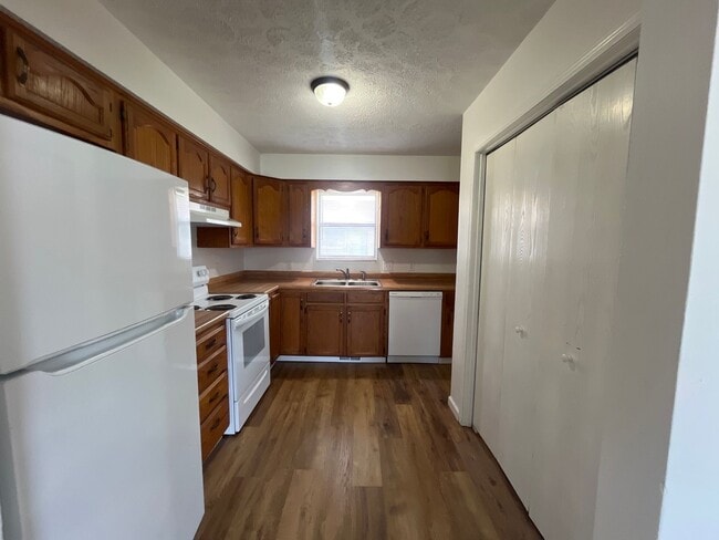 Building Photo - 607/609 W. Edgewood