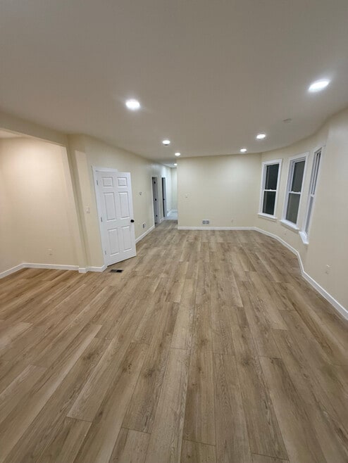 Building Photo - 3023 Lothrop