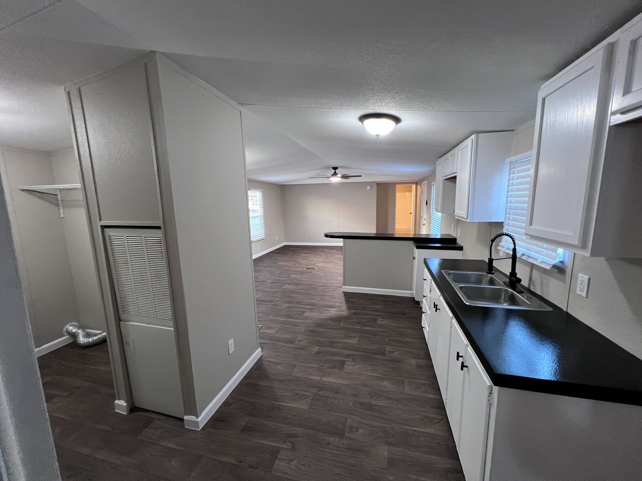 Building Photo - 215 Comanche Trail