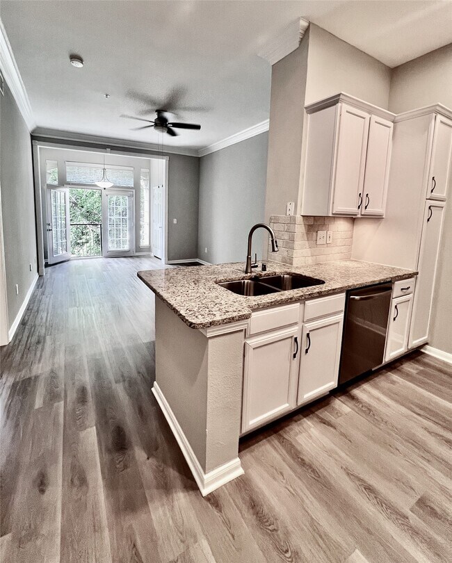 Building Photo - 5353 Memorial Dr