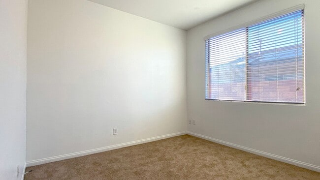 Building Photo - Great single story home 4 beds 3 baths in Henderson