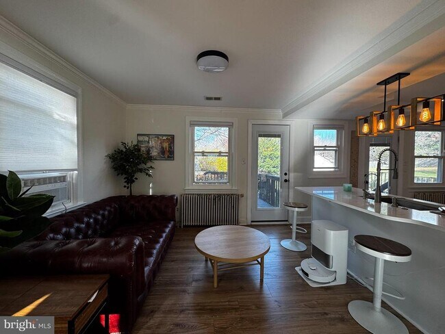 Building Photo - 10712 Warwick Ave