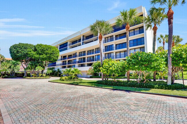 Building Photo - 2727 N Ocean Blvd