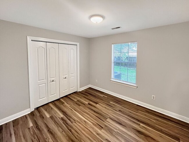 Building Photo - 507 Creek Point