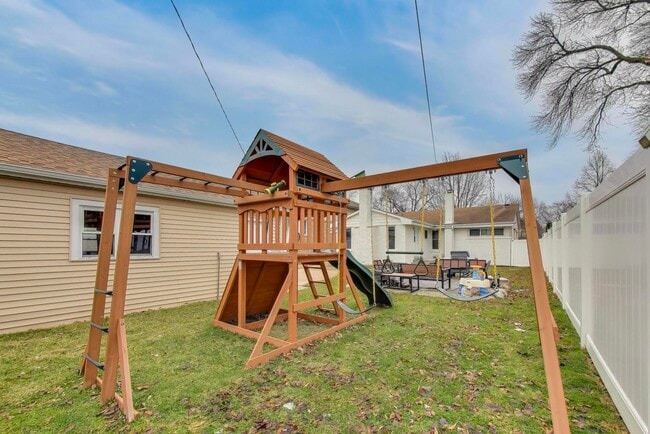 Building Photo - 710 S Hawthorne Ave