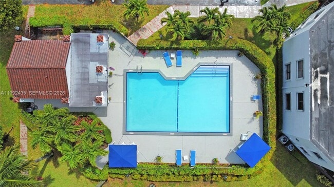 Building Photo - 9441 Fontainebleau Blvd