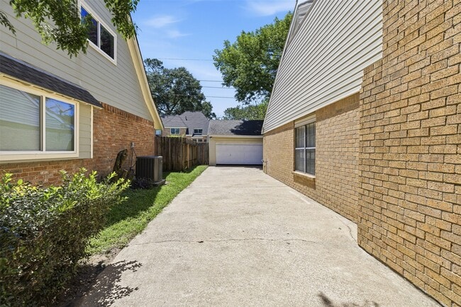 Building Photo - 20011 Sweetgum Forest Dr
