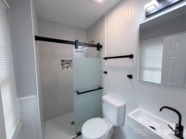 Building Photo - 2825 Edwin Jones Dr