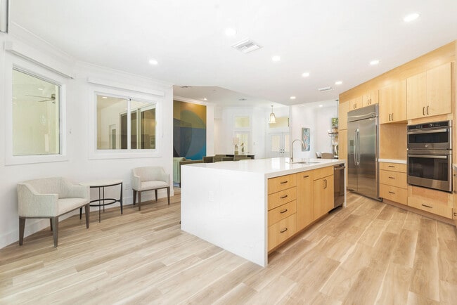 Building Photo - 3317 Embassy Dr