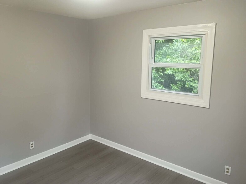 Building Photo - 5075 Scenic Dr