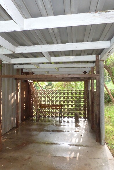 Carport - 56 Beverly Rd W