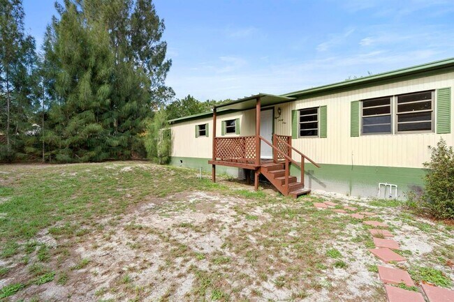 Building Photo - 831 Wolf Trail