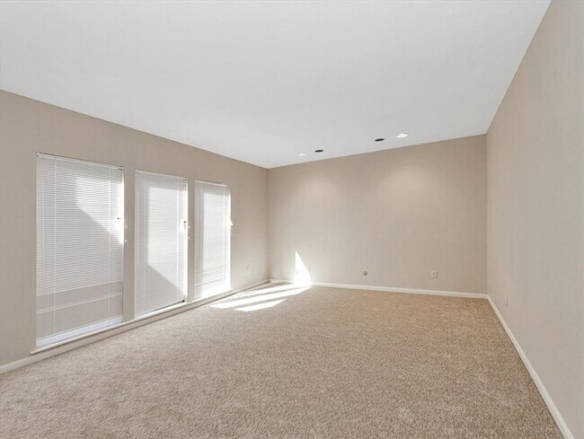 Building Photo - 5600 San Felipe St