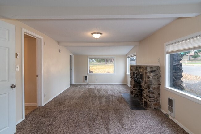 Building Photo - Charming 3 Bedroom 2 Bath House Near EWU!!