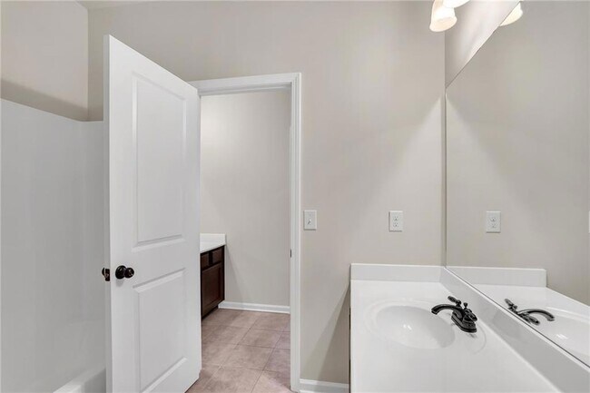 Building Photo - 568 Garden View Ct