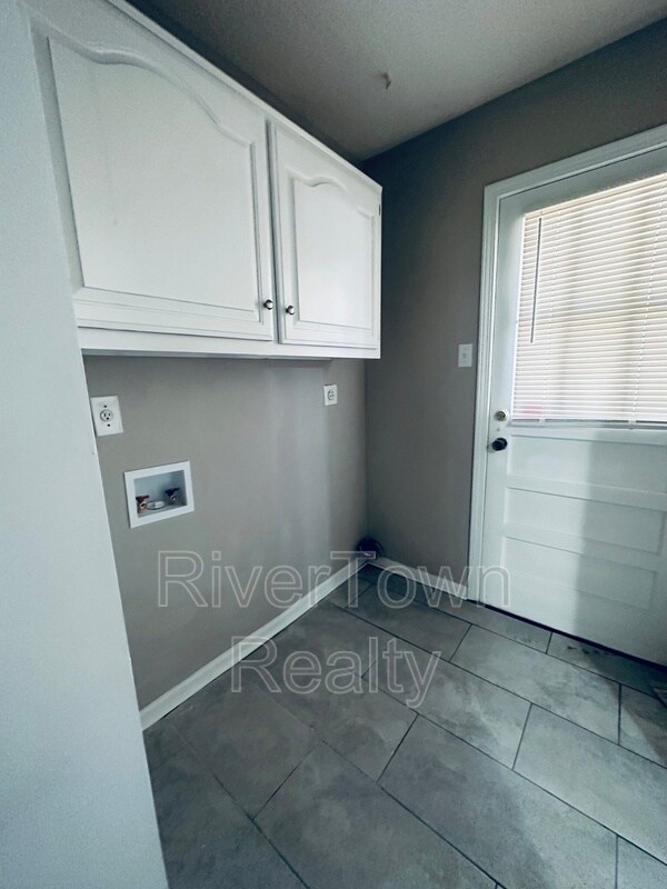 Building Photo - 2864 Whitney Ave