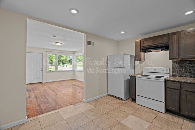 Building Photo - 2502 McLaran Ave