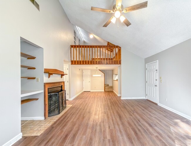 Building Photo - 1556 Twin Lakes Cir