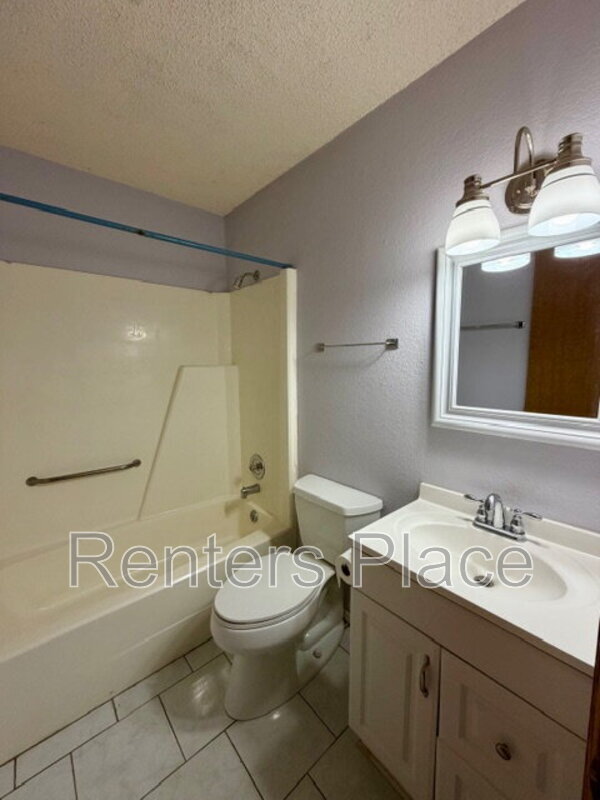 Building Photo - 11805 E 81st St N