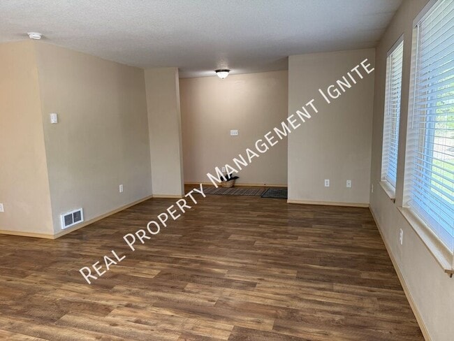 Building Photo - 53377 Eagle Ln