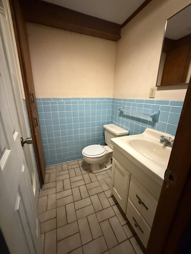 Building Photo - 4848 Saphire Ave