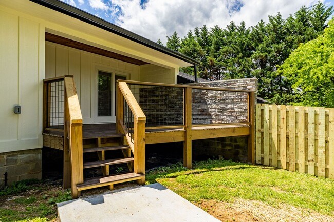 Building Photo - 910 Windlau Ct