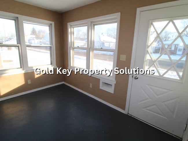 Building Photo - 3 BR 1 BA House with Garage and Enclosed Porch (NO SECTION 8)