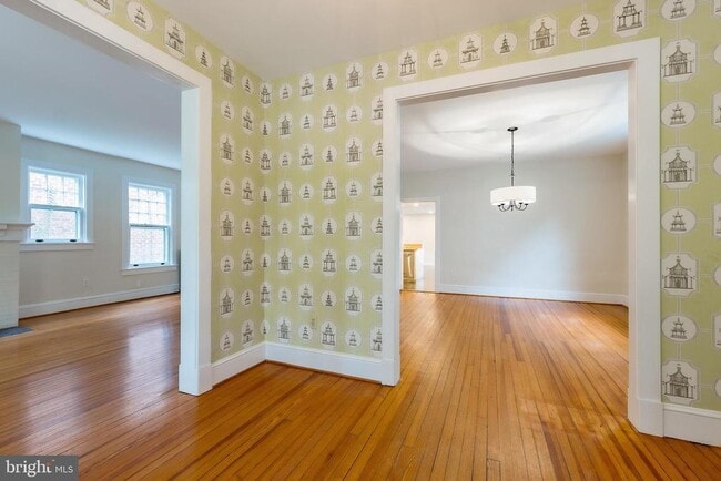 Building Photo - 3236 McKinley St NW