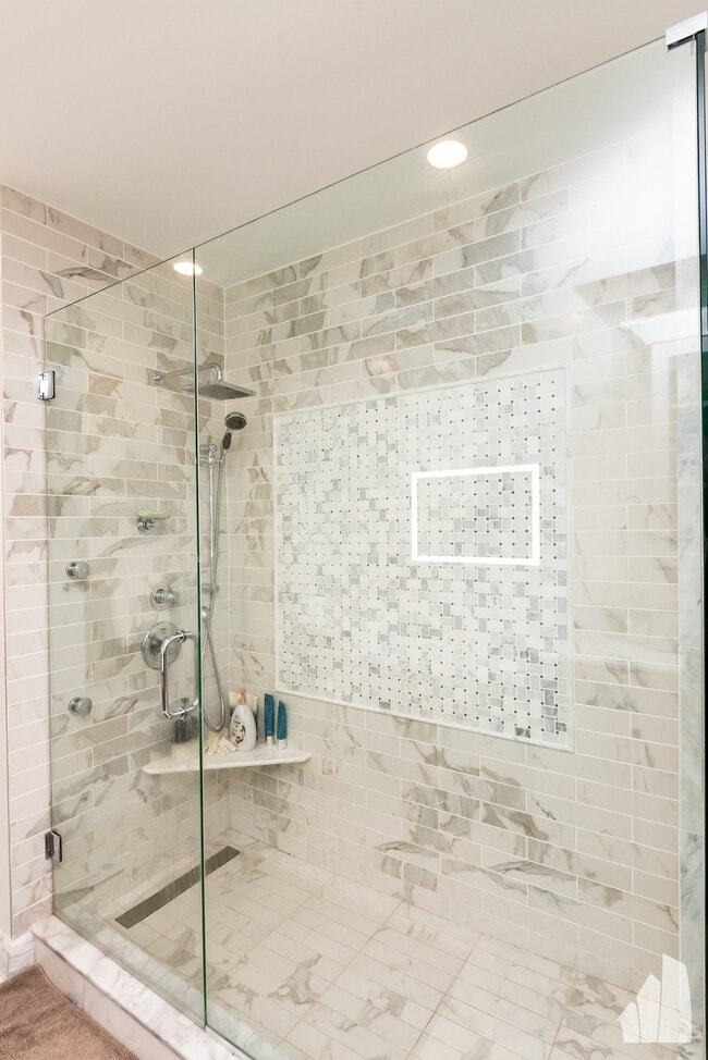 Building Photo - 1000 W Adams St