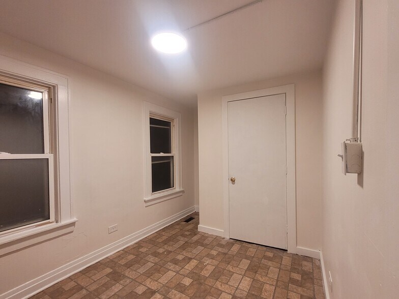 Building Photo - 1803 Hervey Ave