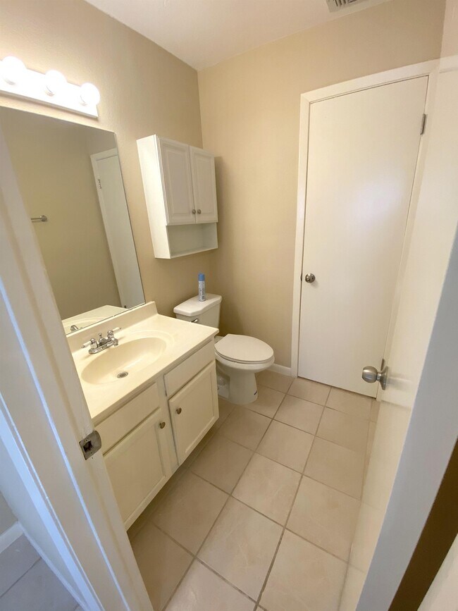 Building Photo - 8531 Stonebridge